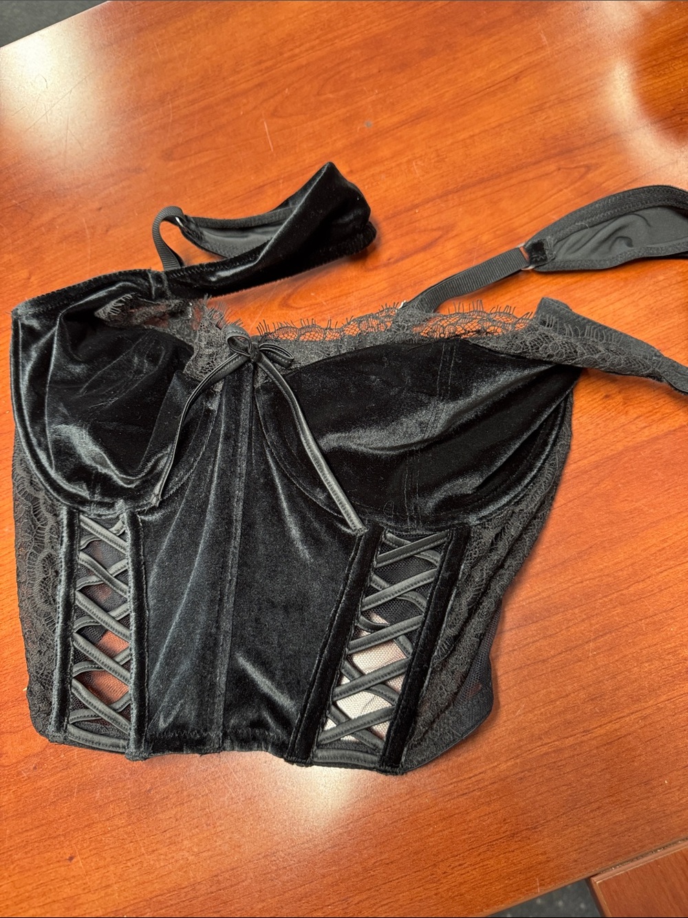 Victoria’s Secret velvet corset bra S (dd) // 092401